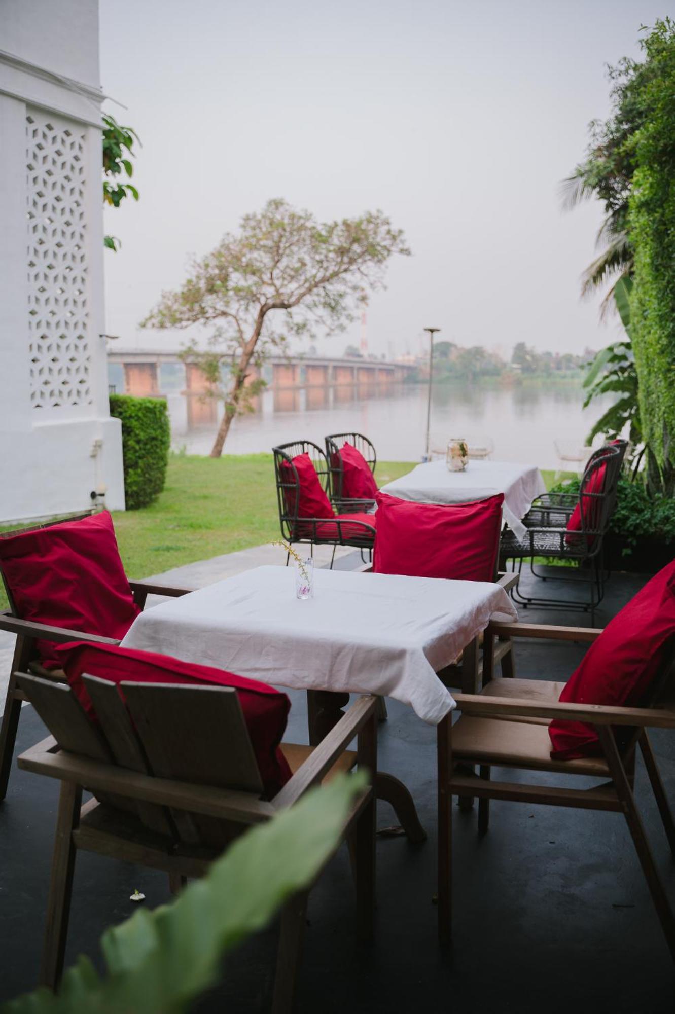 White Wall Riverfront Hotel Kamphaeng Phet Εξωτερικό φωτογραφία