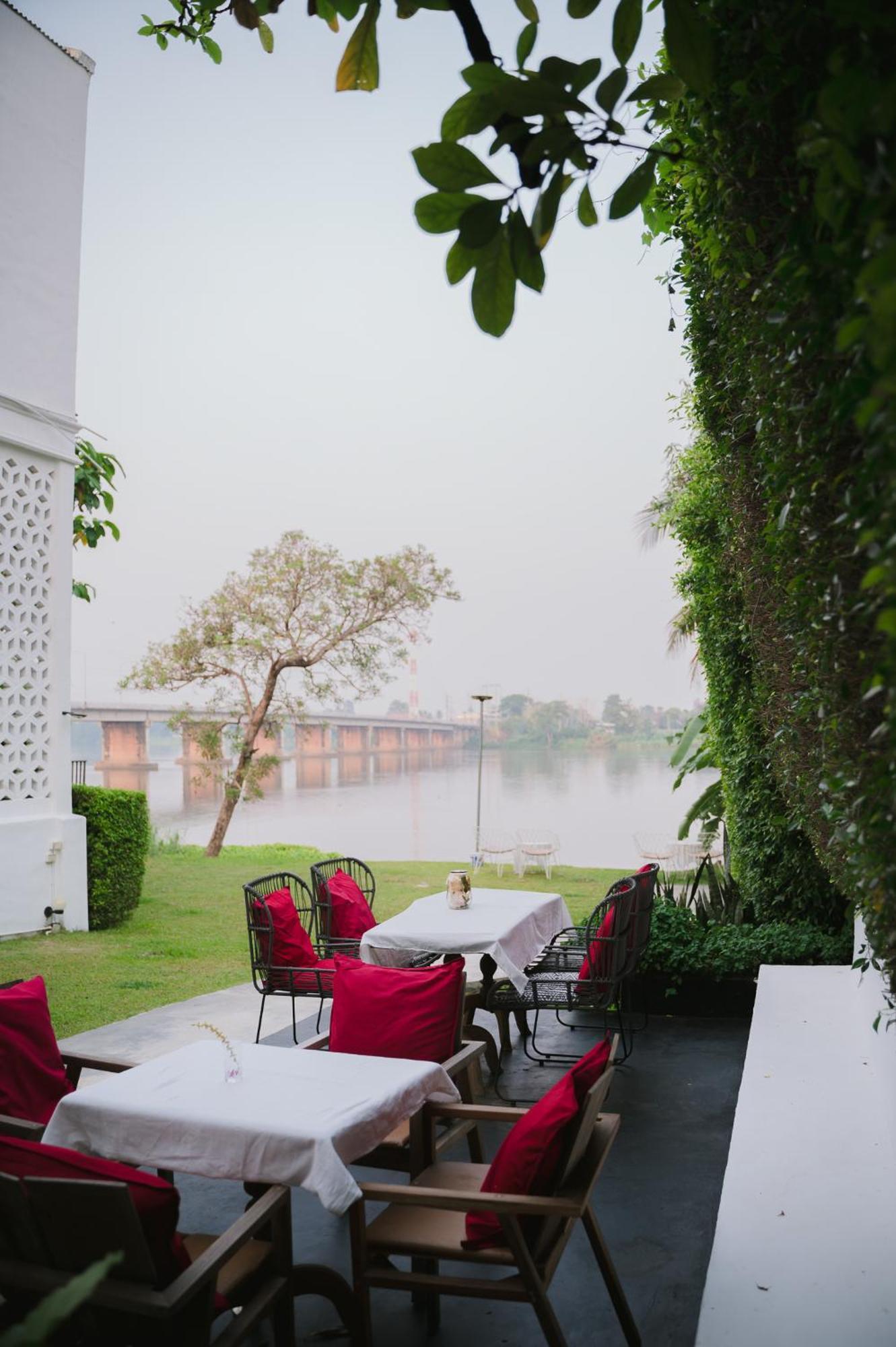 White Wall Riverfront Hotel Kamphaeng Phet Εξωτερικό φωτογραφία